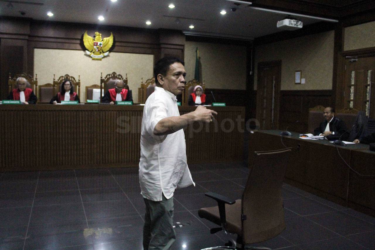 Gubernur Aceh Nonaktif...