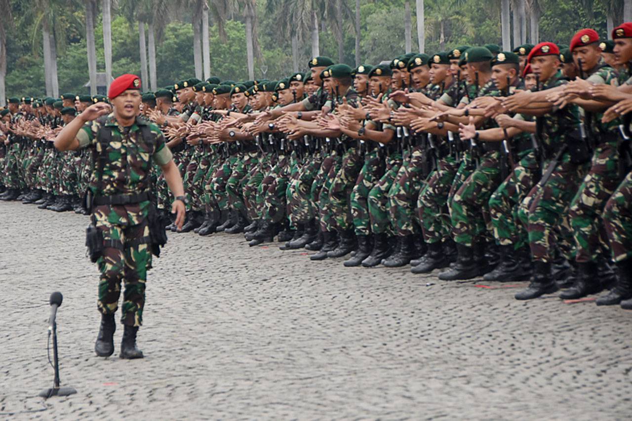 Kapolri Hadiri Apel...