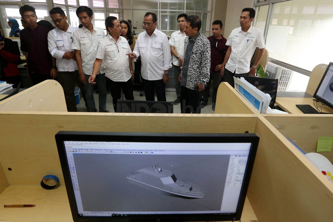 Menhub Budi Karya Kunjungi...