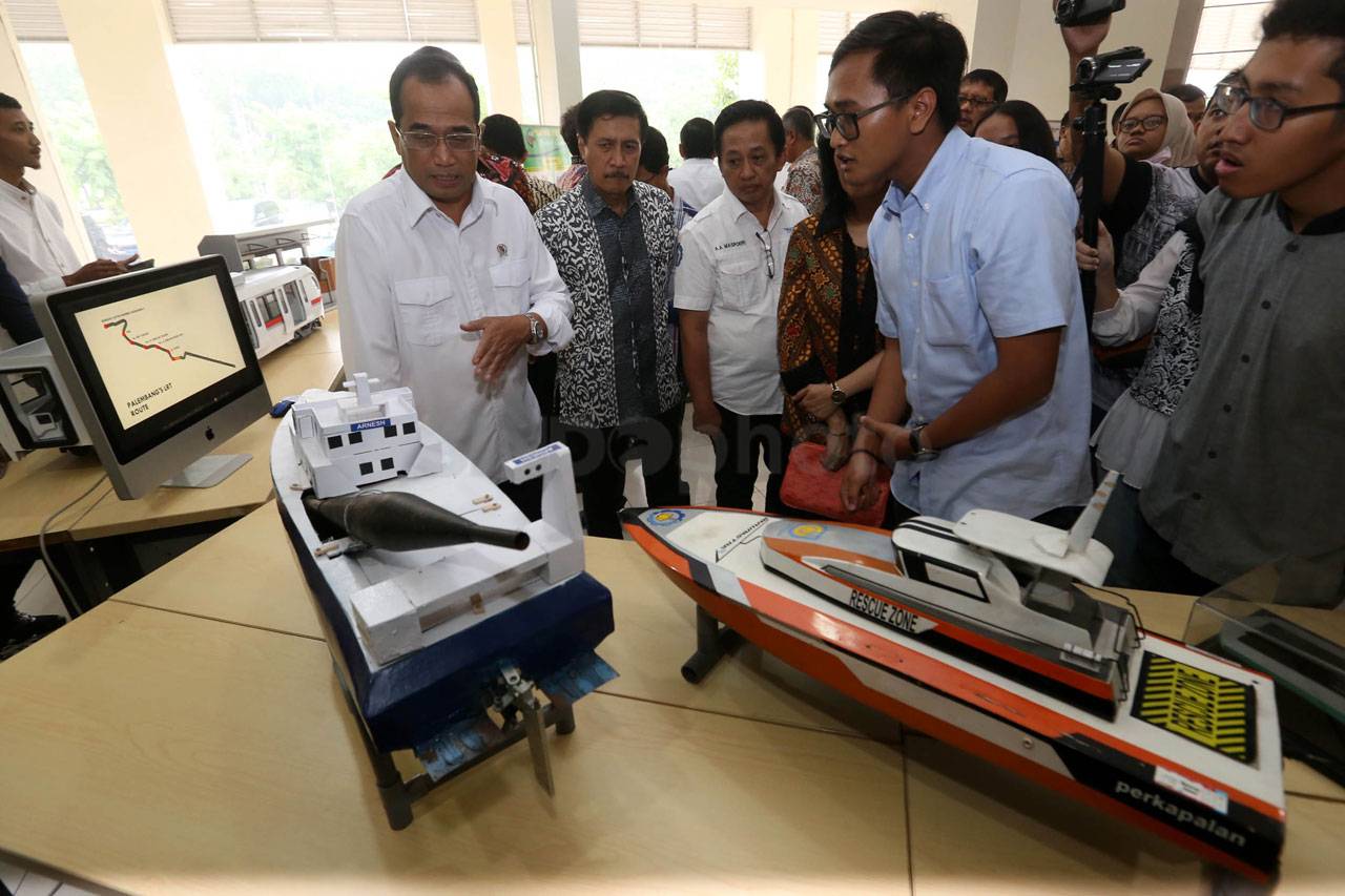 Menhub Budi Karya Kunjungi...