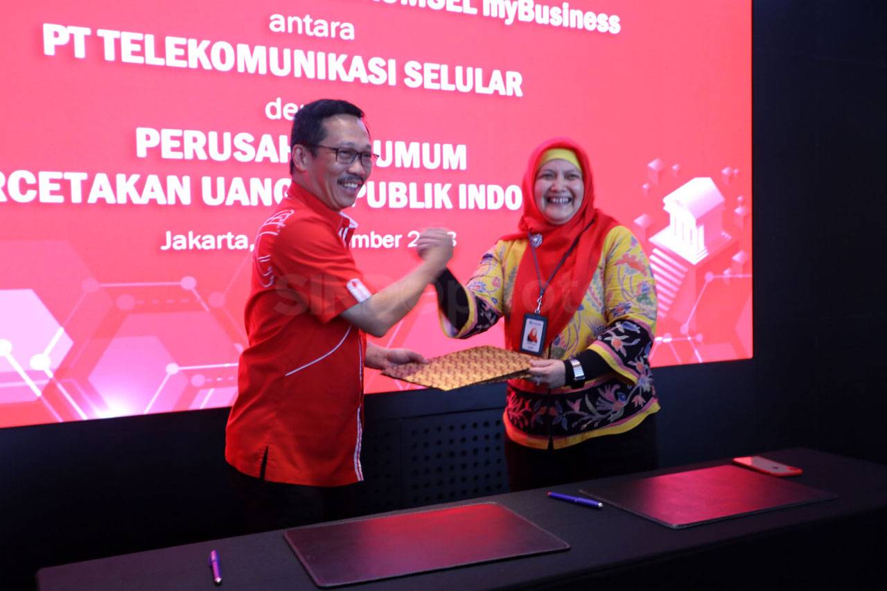 Telkomsel Jalin Kerja...