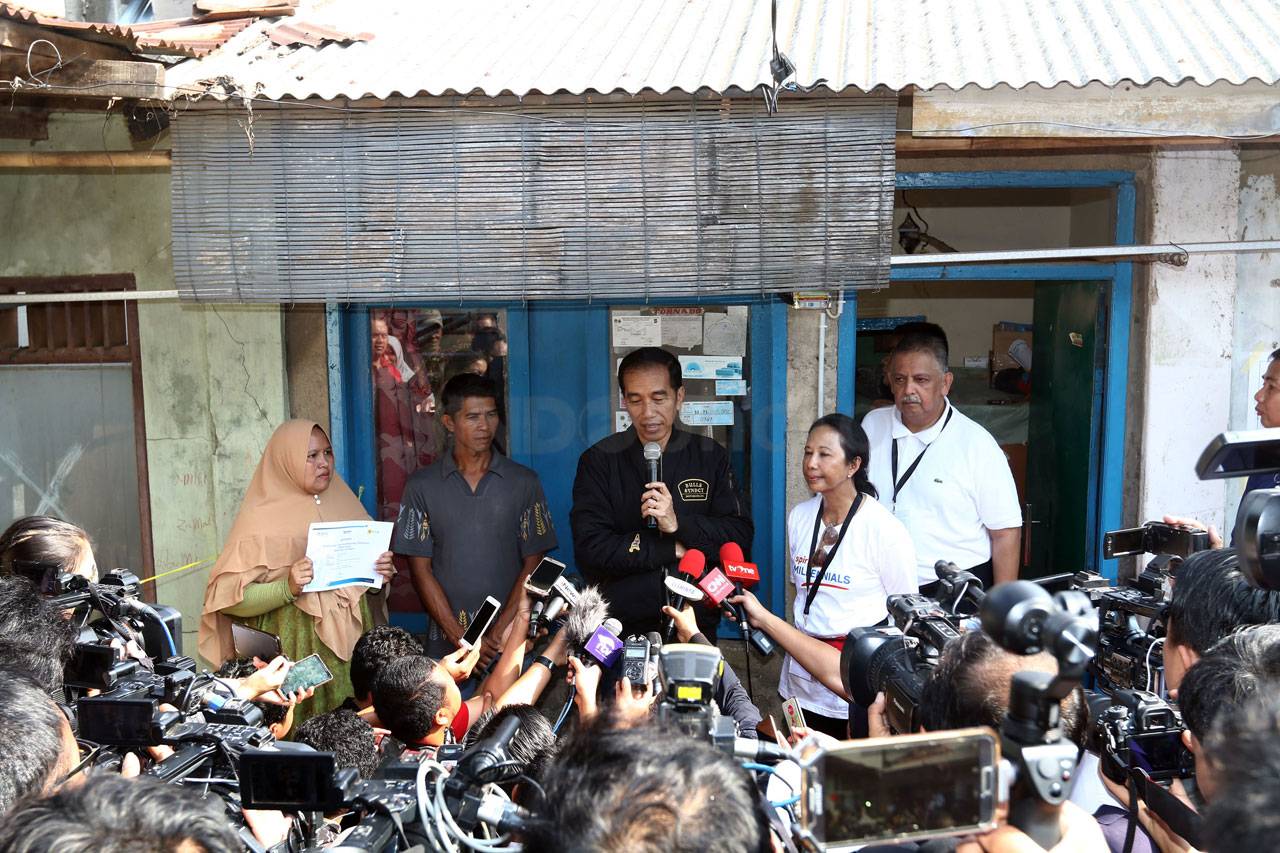Jokowi Hadiri Penyambungan...