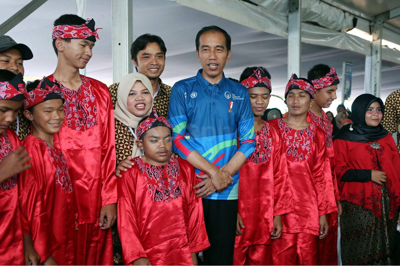 Presiden Jokowi Hadiri...