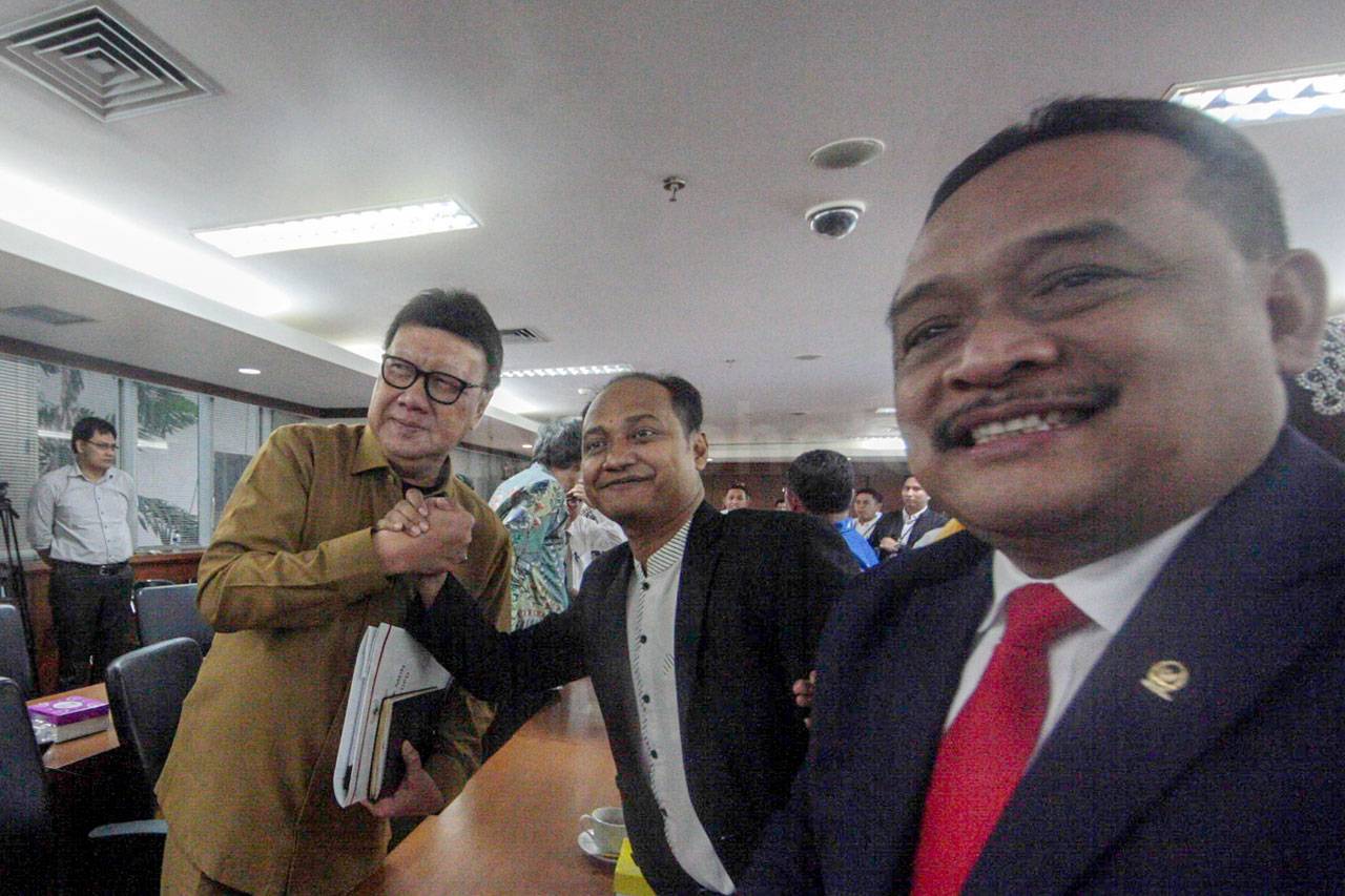 Mendagri Raker dengan...