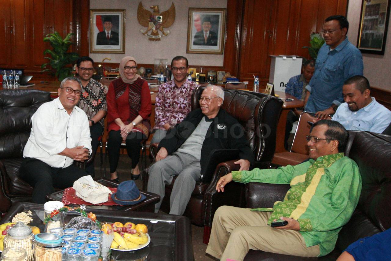 Datangi KPU, Mahfud...