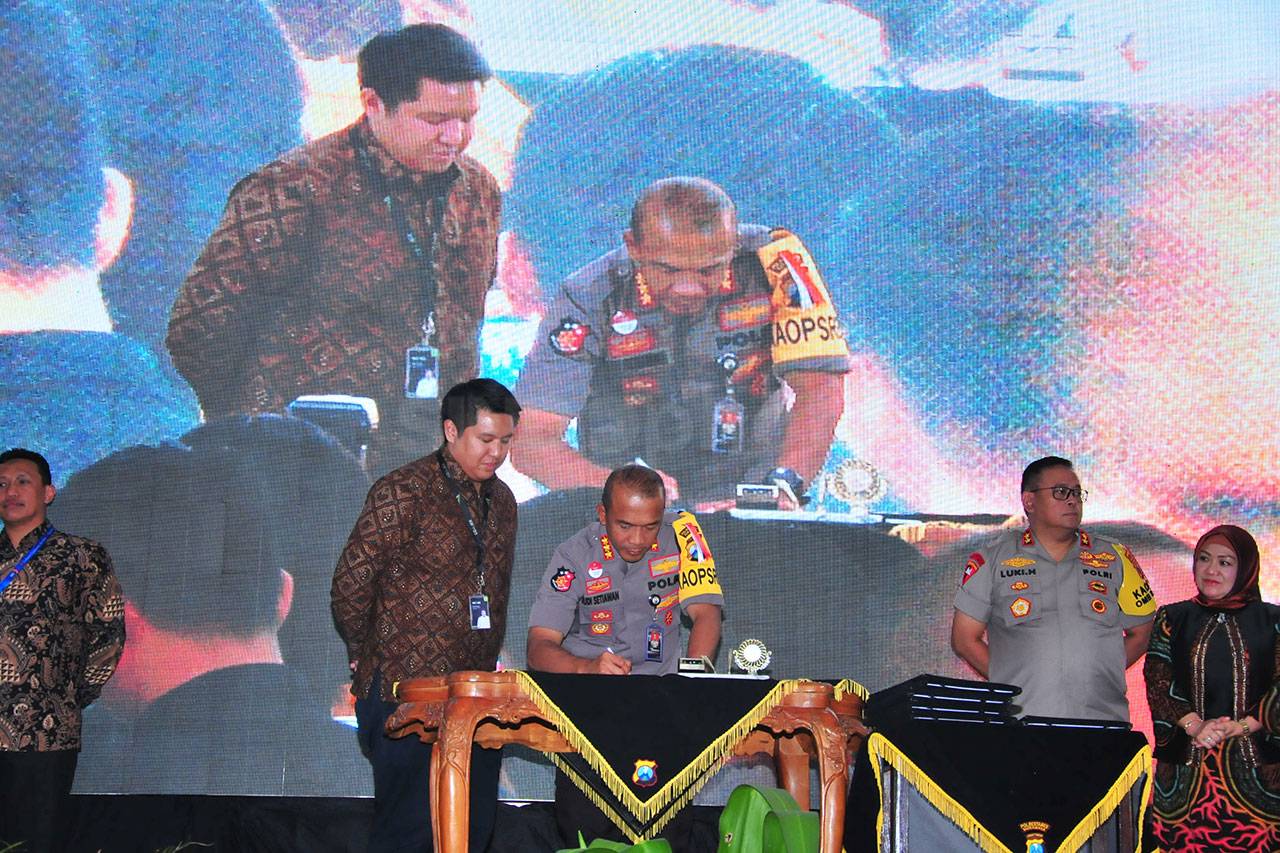 Bayar SIM dan SKCK di...