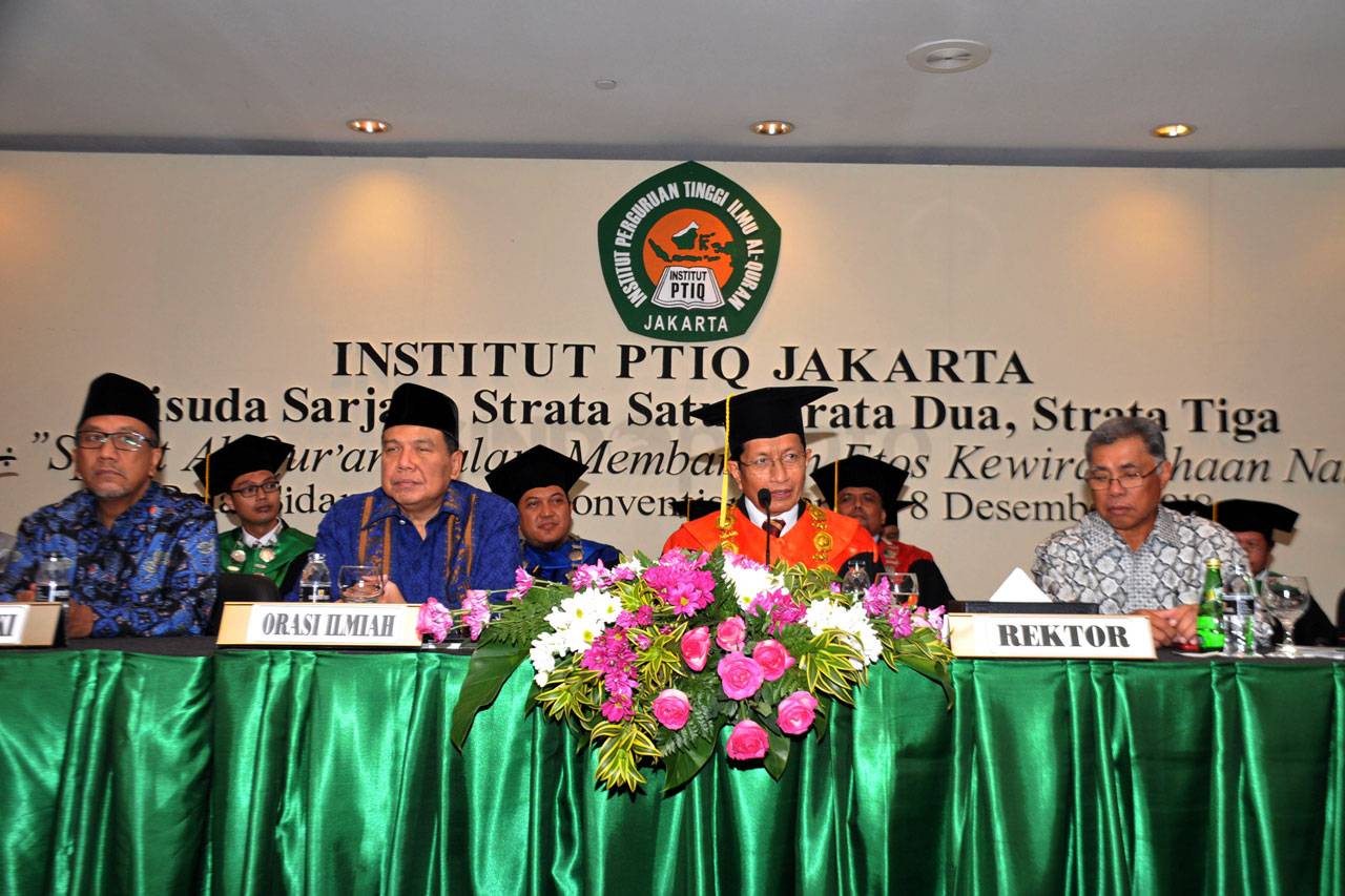 Institut PTIQ Gelar...