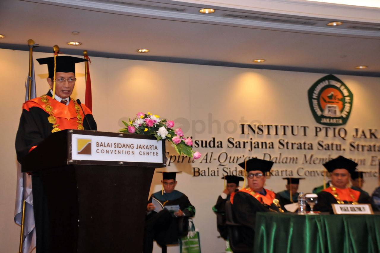 Institut PTIQ Gelar...