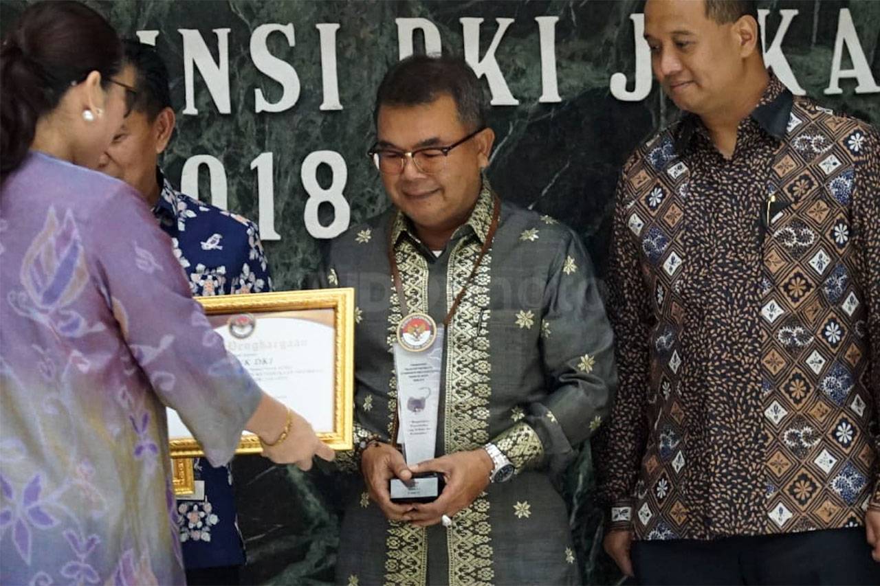 Bank DKI Raih Penghargaan...