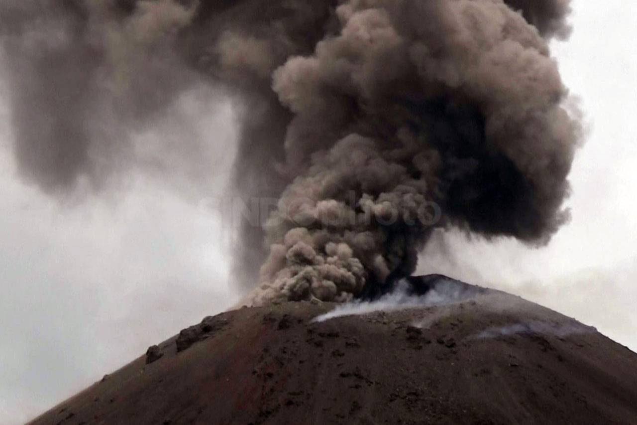 Gunung Anak Krakatau...