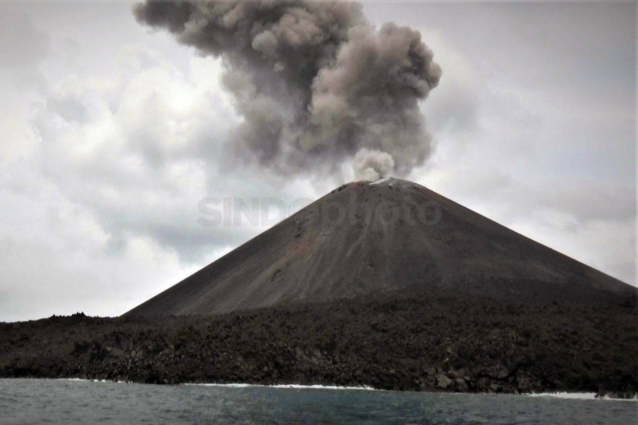 Gunung Anak Krakatau...