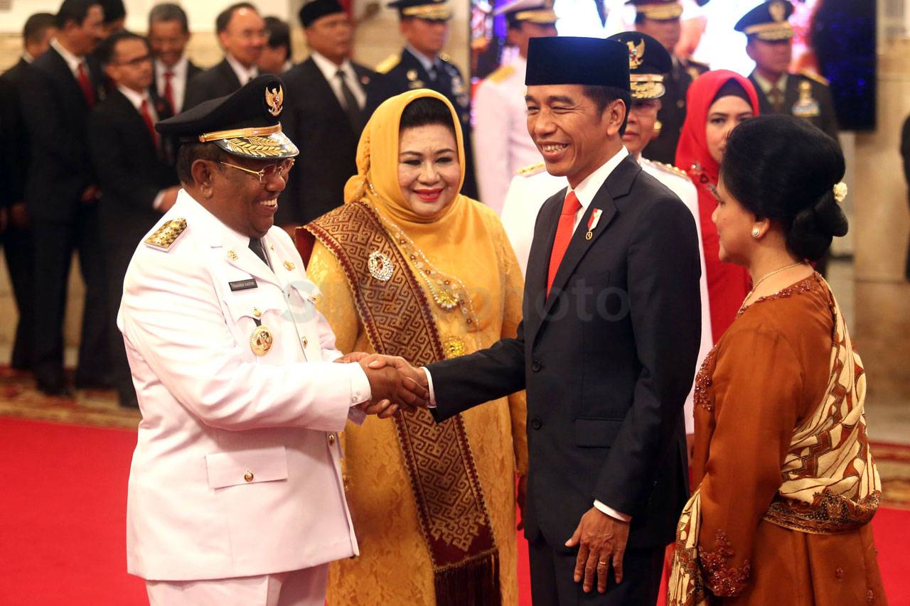 Presiden Jokowi Lantik...