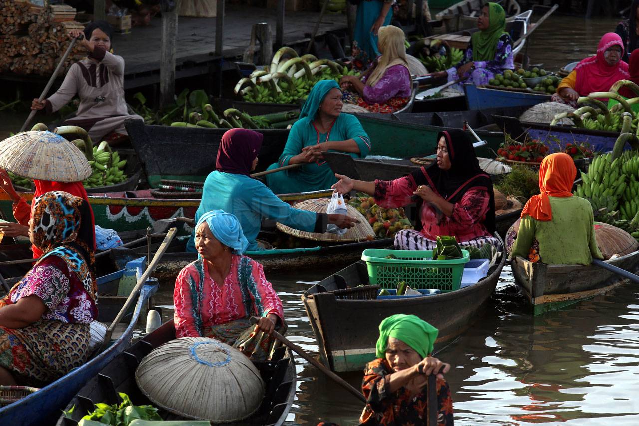Meriahnya Pasar Terapung...