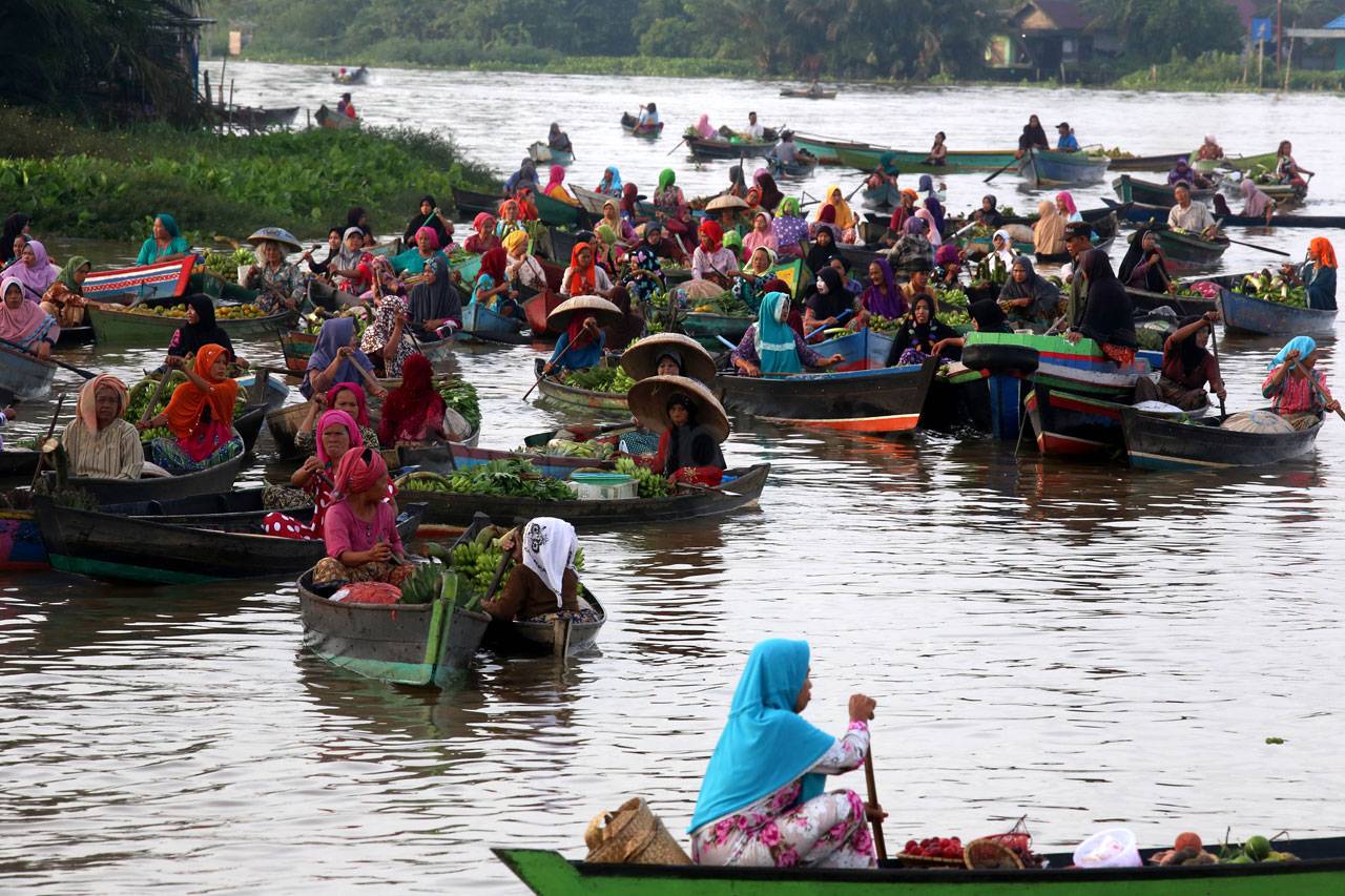 Meriahnya Pasar Terapung...