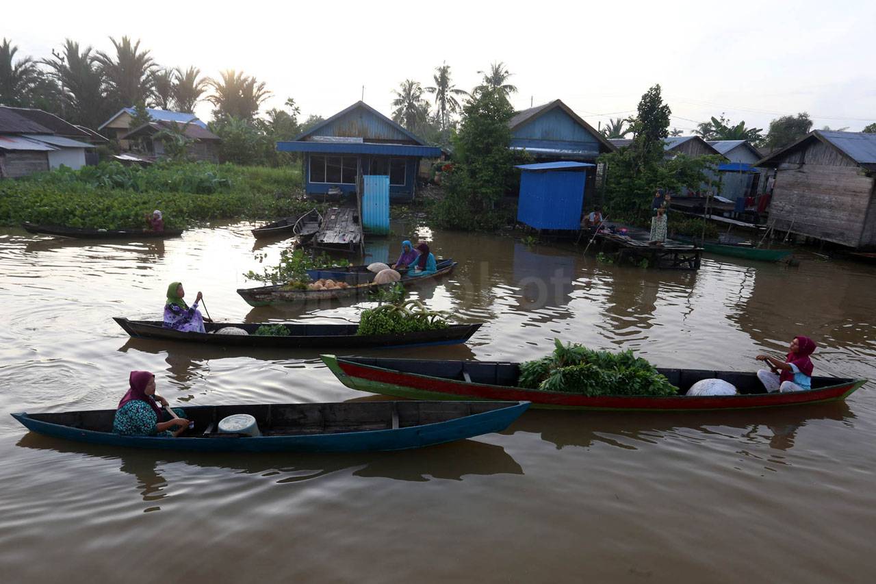 Meriahnya Pasar Terapung...