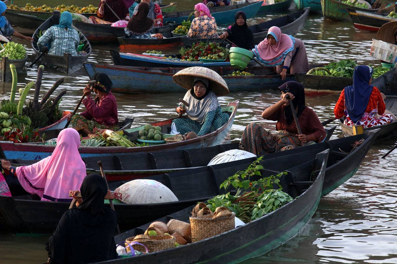 Meriahnya Pasar Terapung...