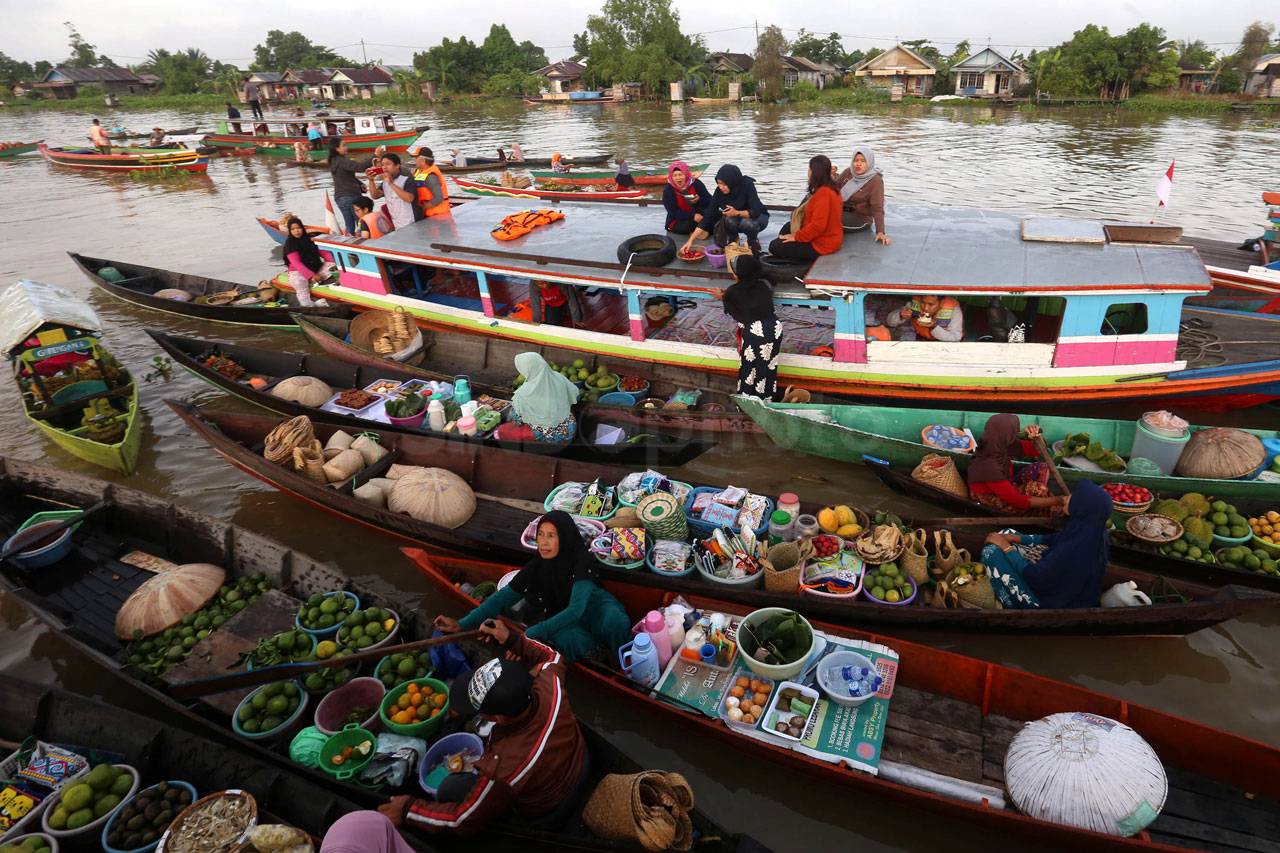 Meriahnya Pasar Terapung...