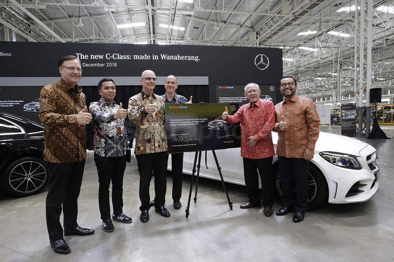 Mercedes Benz The New...