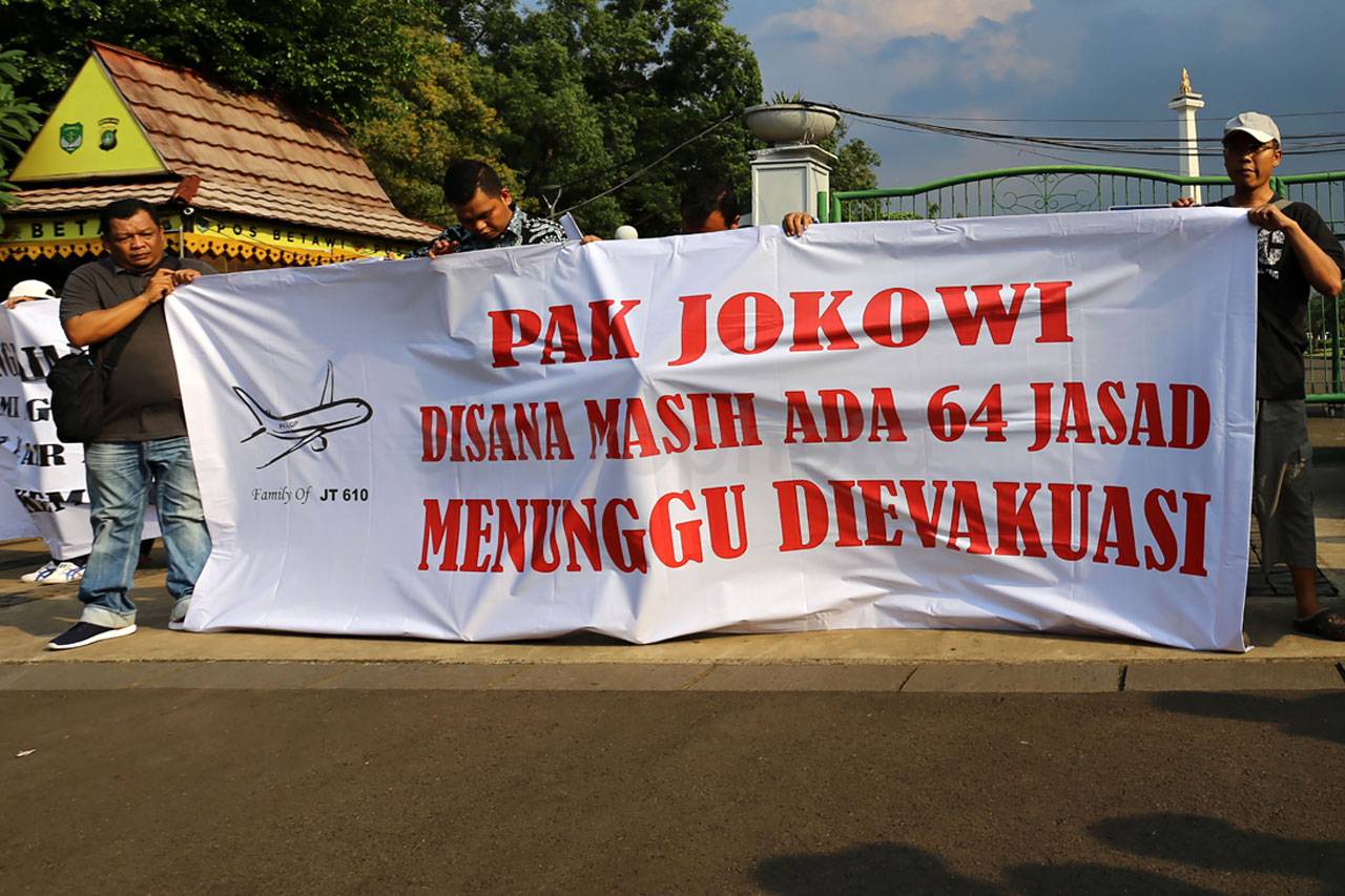 Aksi Keluarga Korban...