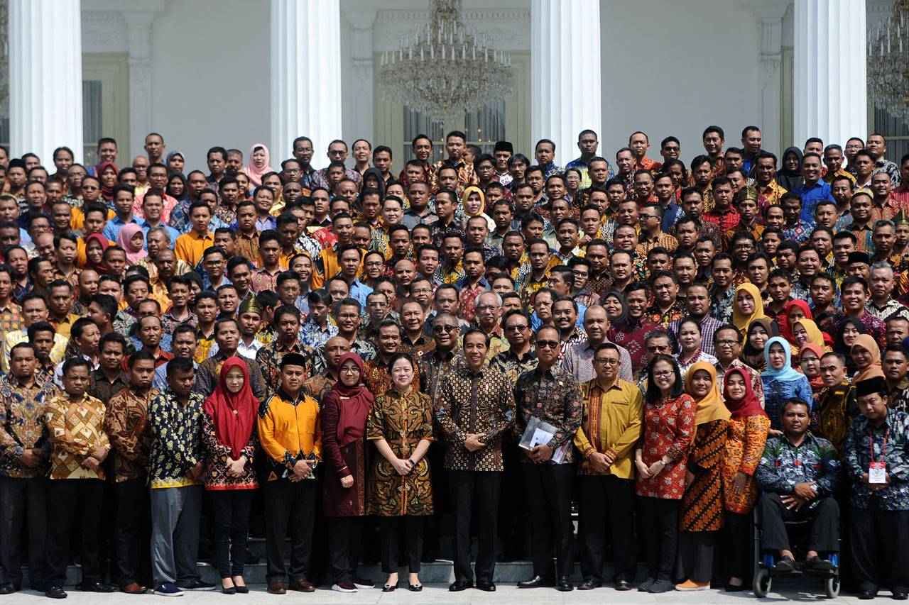 Presiden Jokowi Kumpulkan...