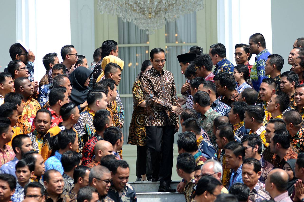 Presiden Jokowi Kumpulkan...