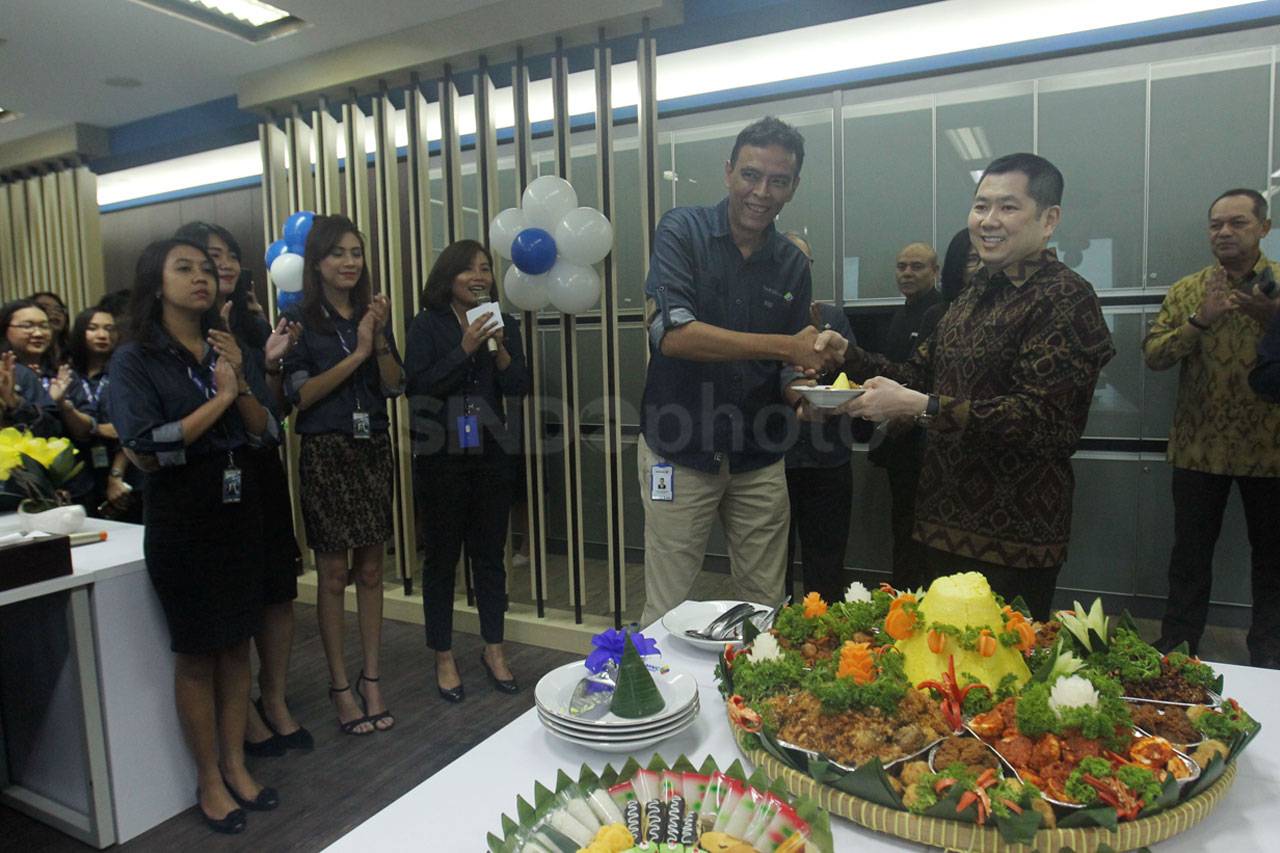 HT Resmikan Kantor Baru...