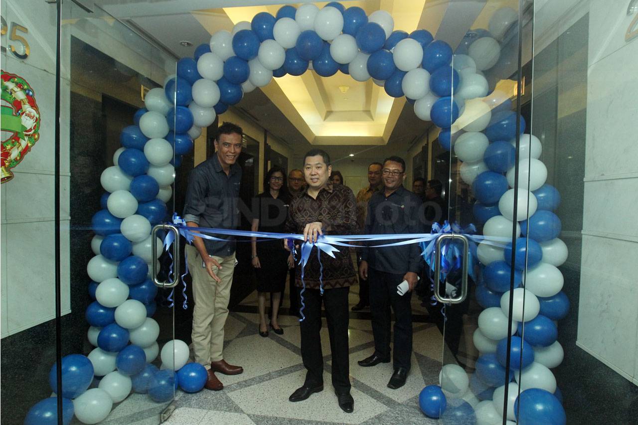 HT Resmikan Kantor Baru...