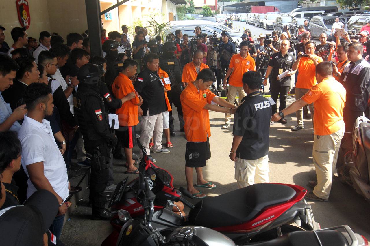 5 Pengeroyok Anggota...
