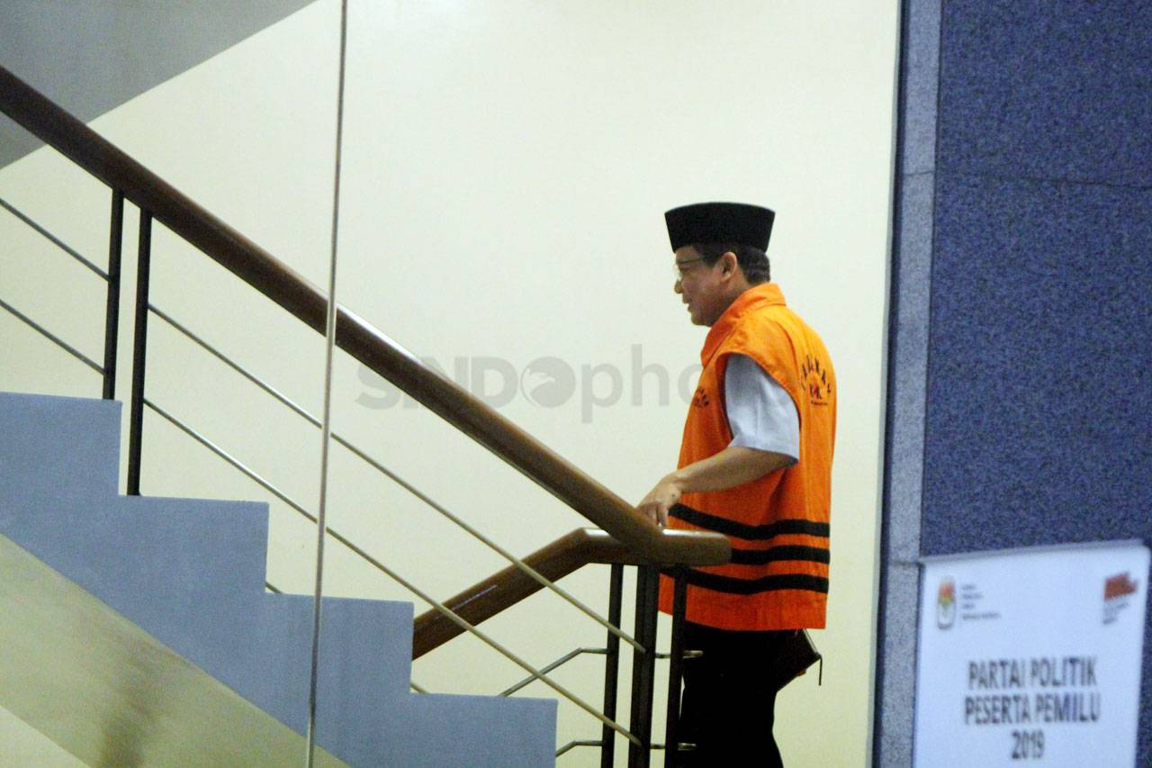 KPK Lanjutkan Pemeriksaan...