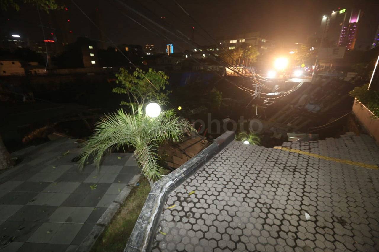 Jalan Raya Gubeng di...