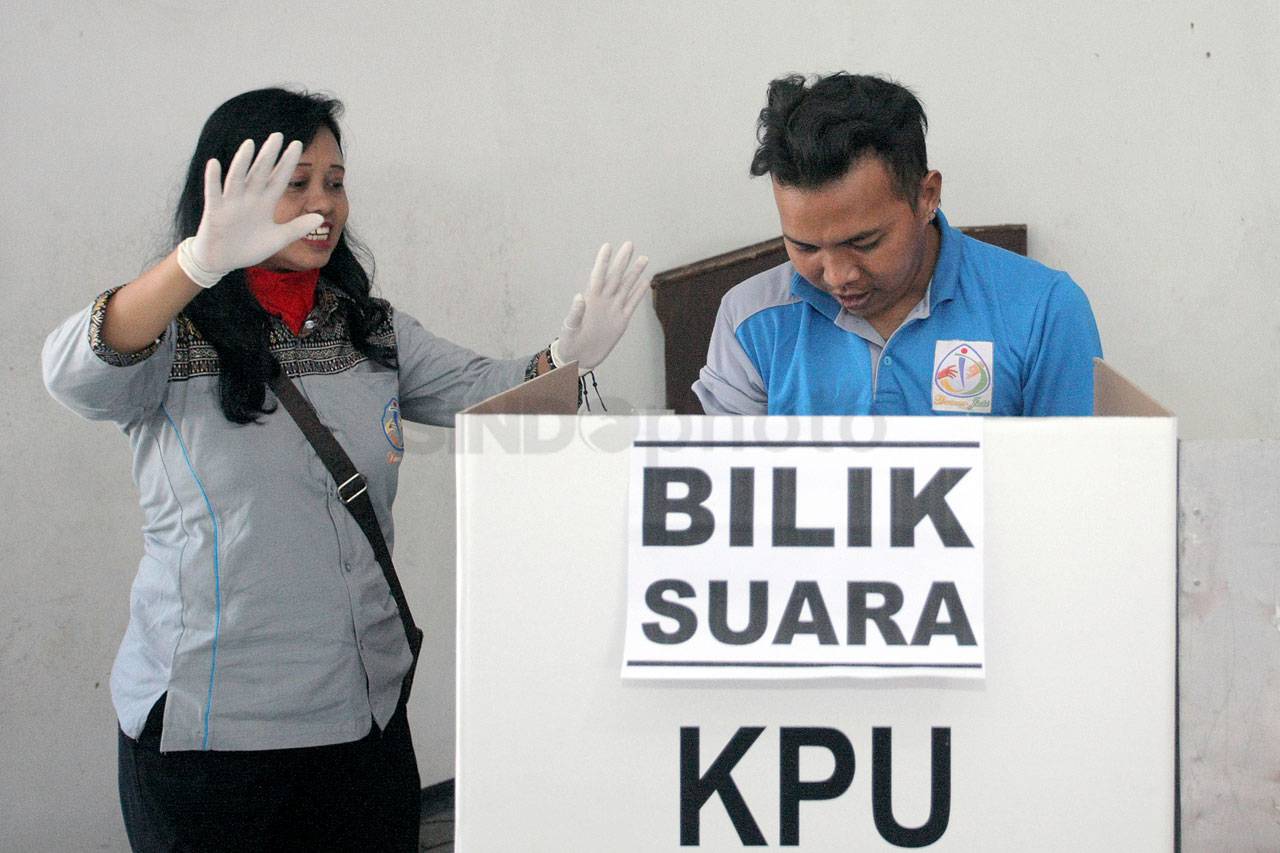 KPU Blitar Gelar Simulasi...