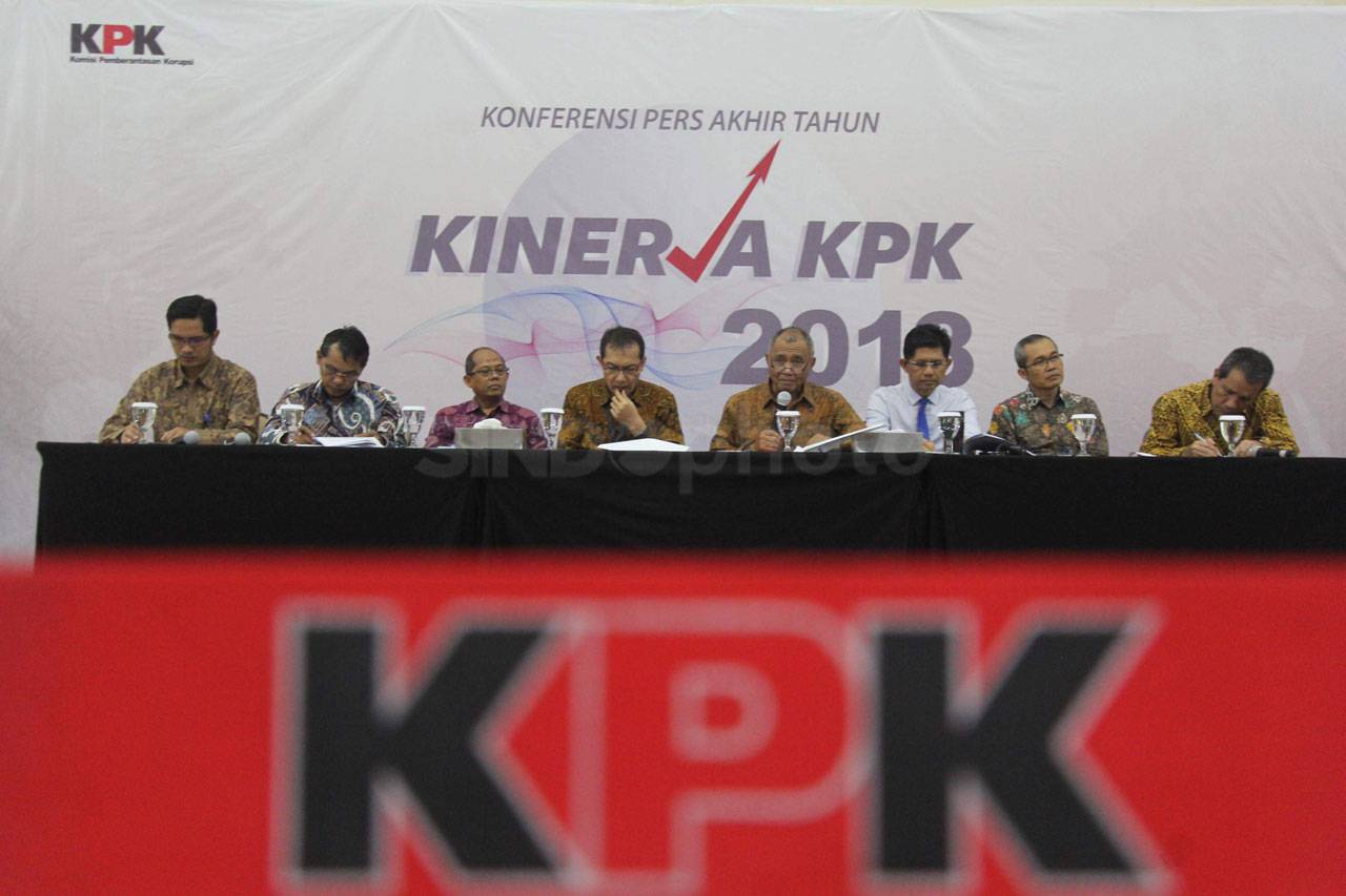 KPK Sampaikan Laporan...