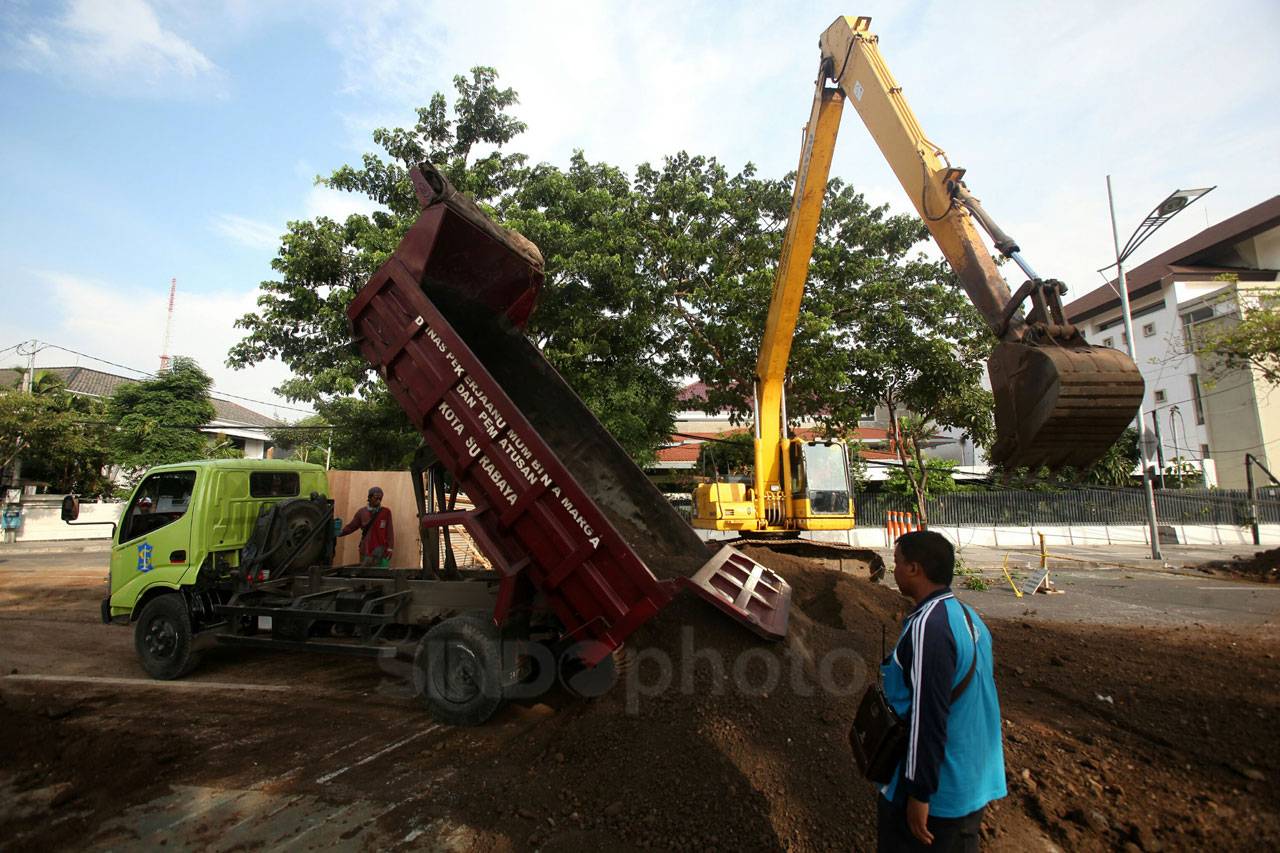 Gunakan Kursi Roda,...