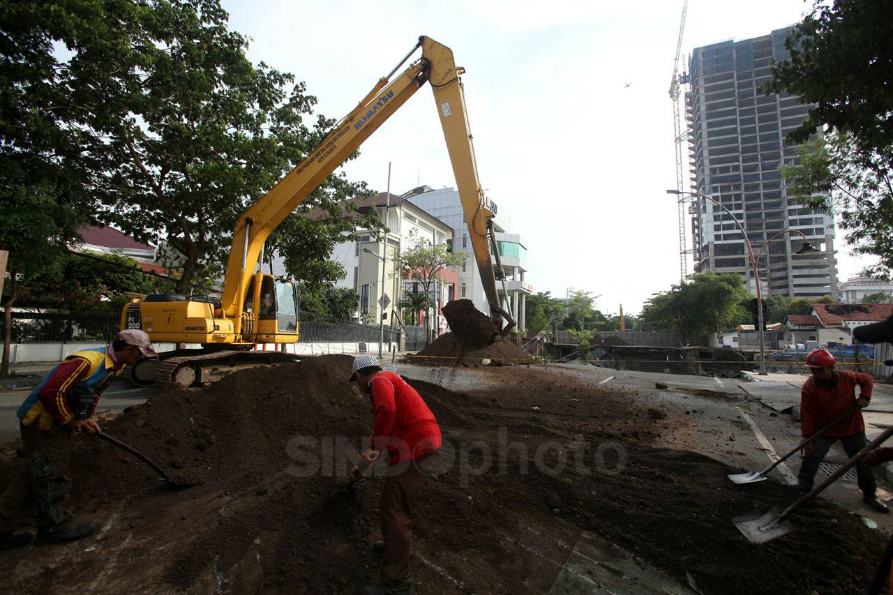 Gunakan Kursi Roda,...