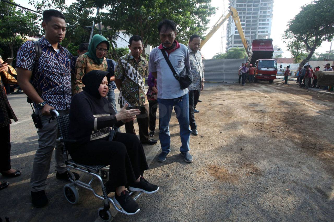 Gunakan Kursi Roda,...