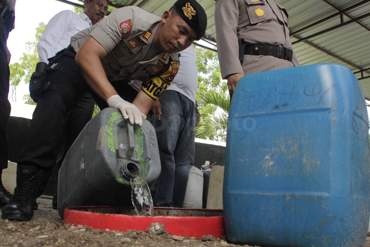 Polresta Kupang Musnahkan...