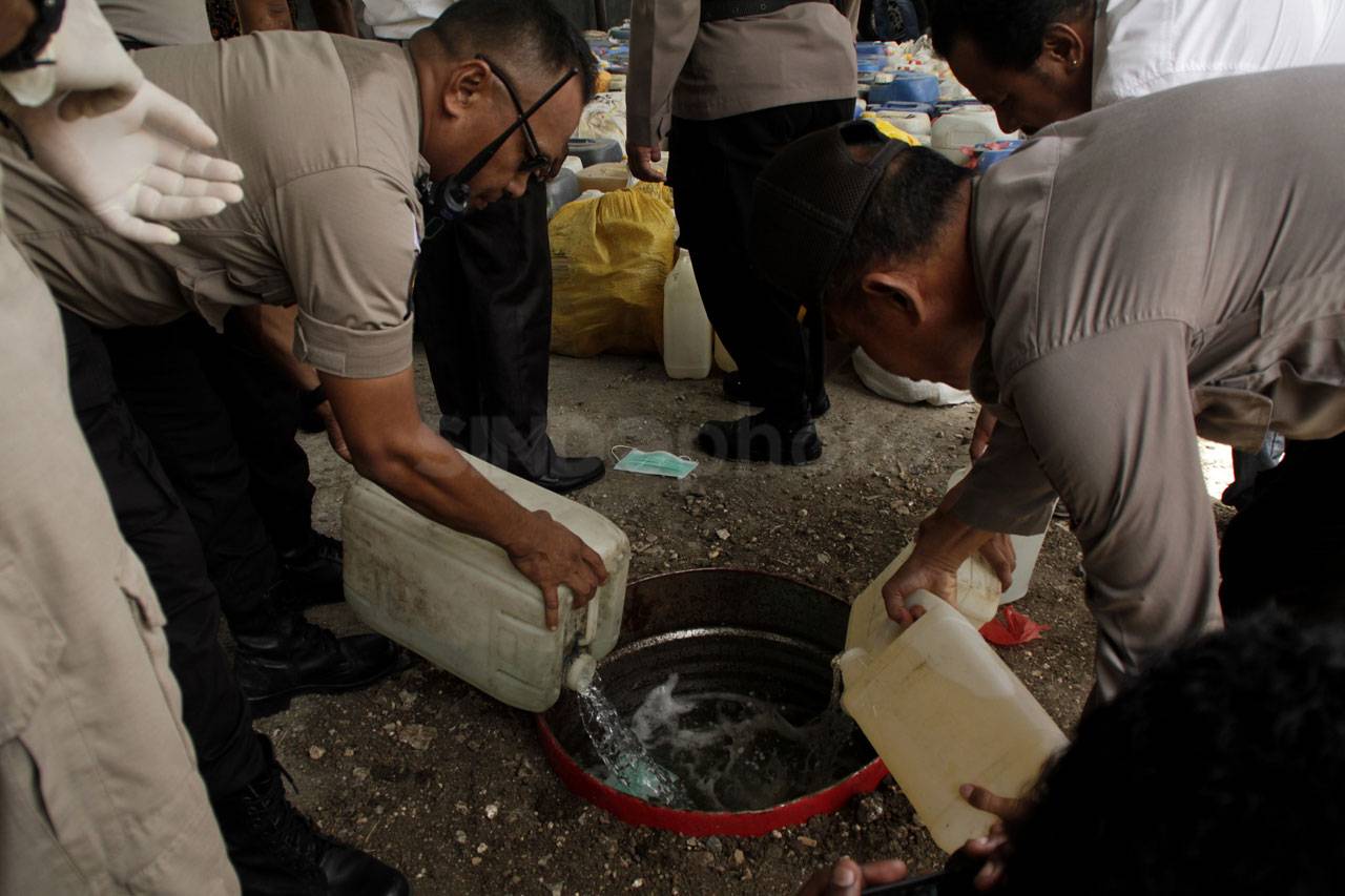 Polresta Kupang Musnahkan...