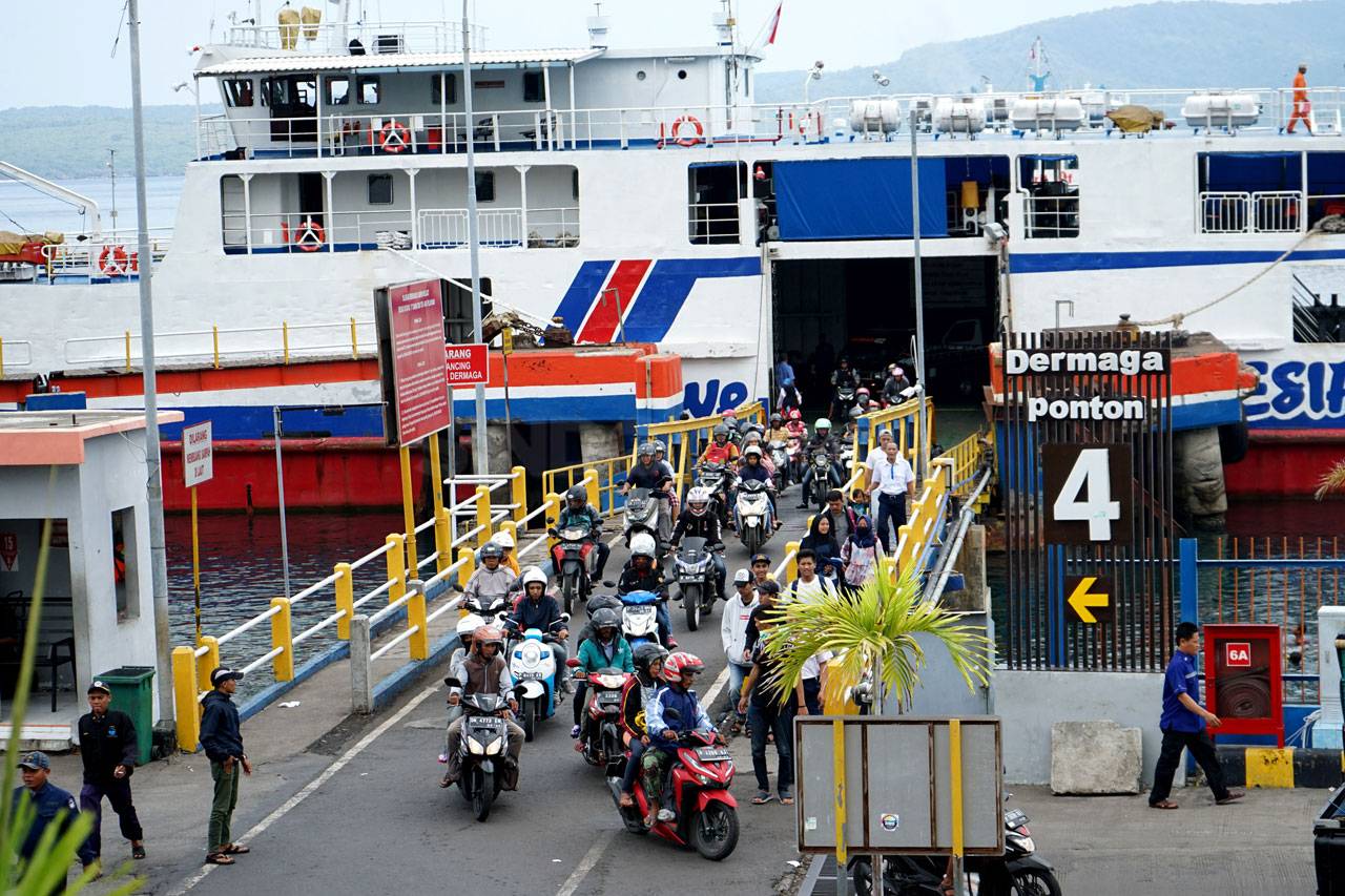 Arus Mudik Pelabuhan...