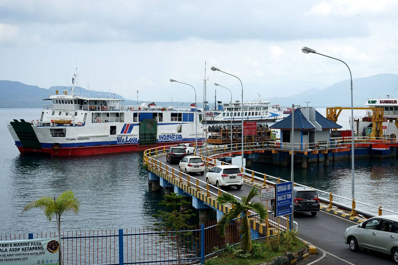 Arus Mudik Pelabuhan...