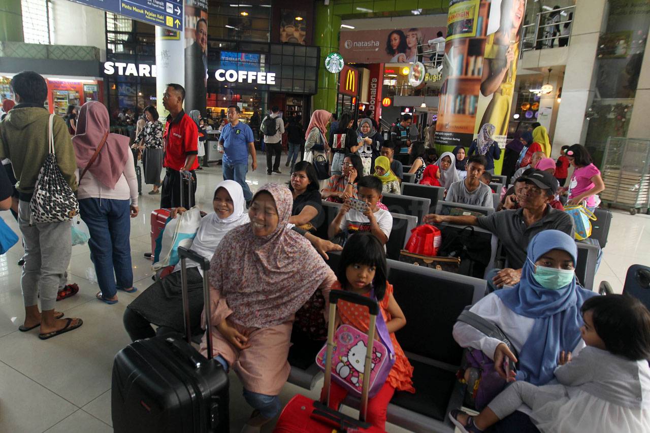 Stasiun Gambir Mulai...