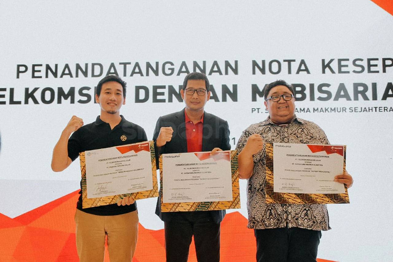 Telkomsel Jalin Kerja...
