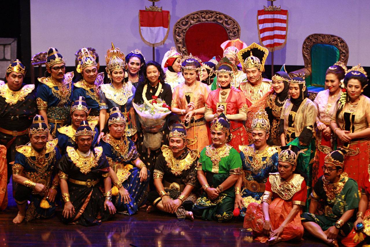 Menteri BUMN Naik ke...