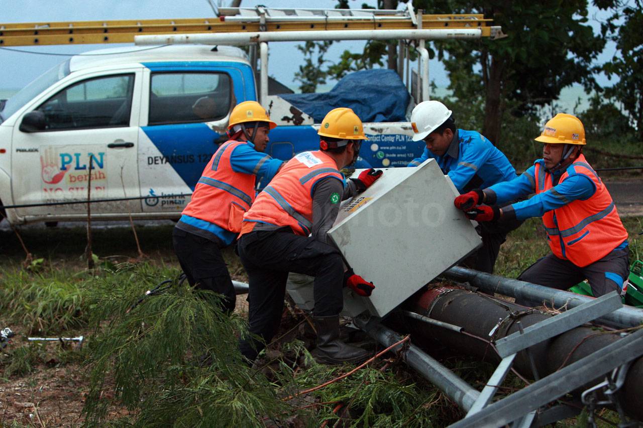 PLN Perbaiki Jaringan...