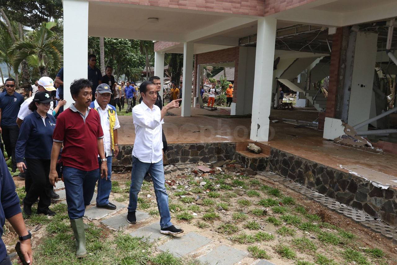 Presiden Jokowi Tinjau...