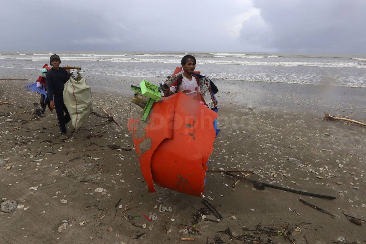 Warga Korban Tsunami...