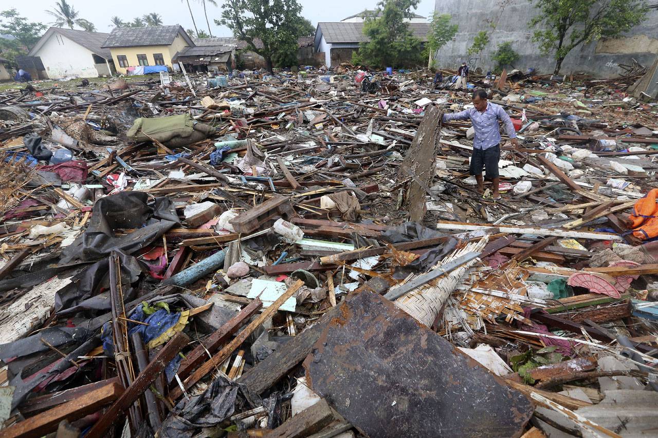 Warga Korban Tsunami...