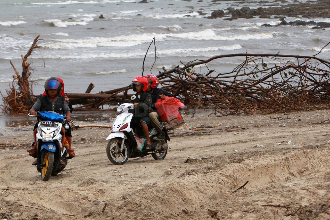 Warga Korban Tsunami...