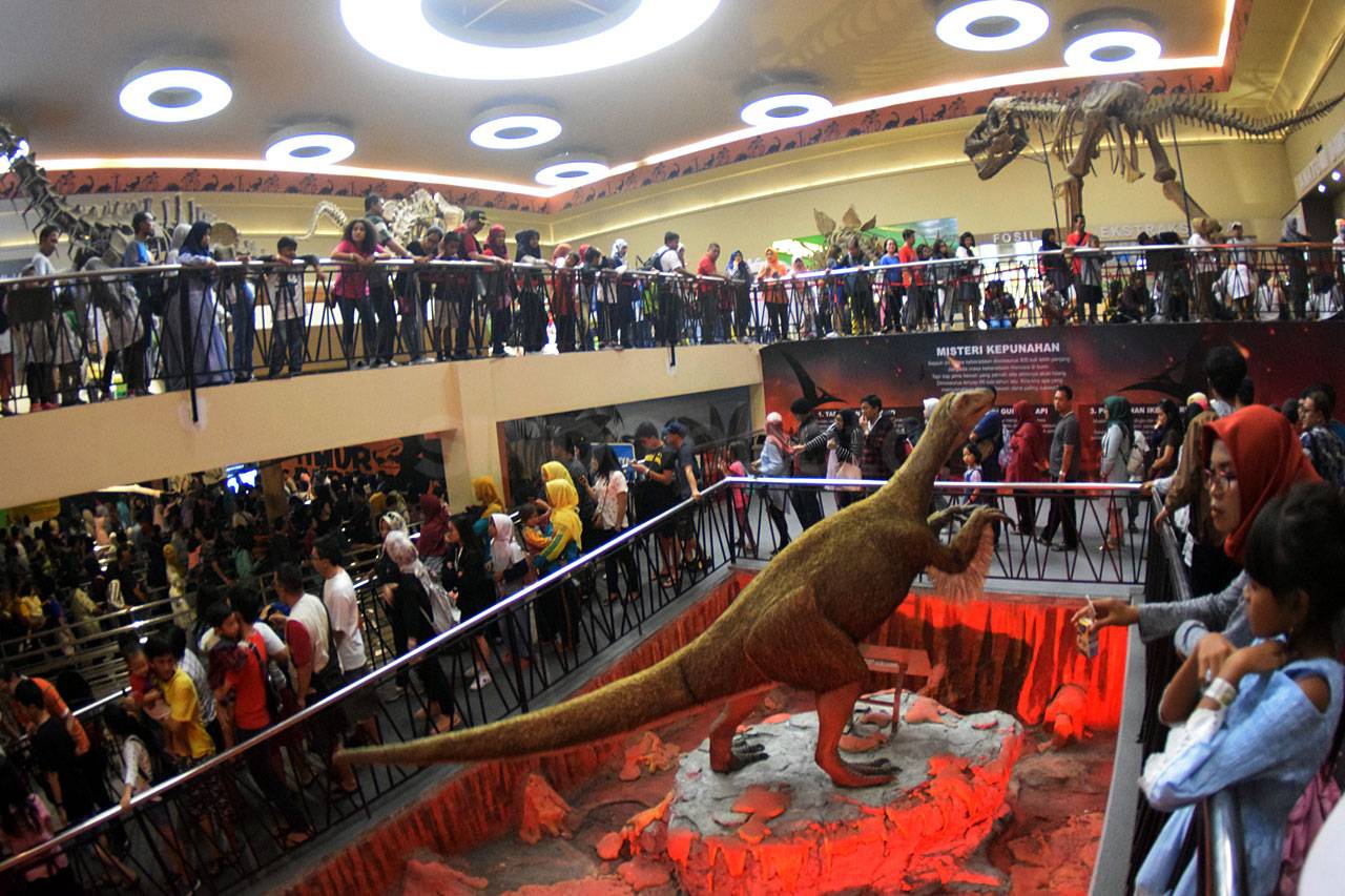Libur Natal dan Tahun...