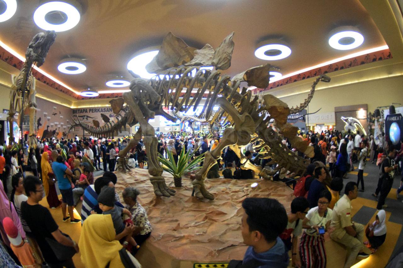 Libur Natal dan Tahun...