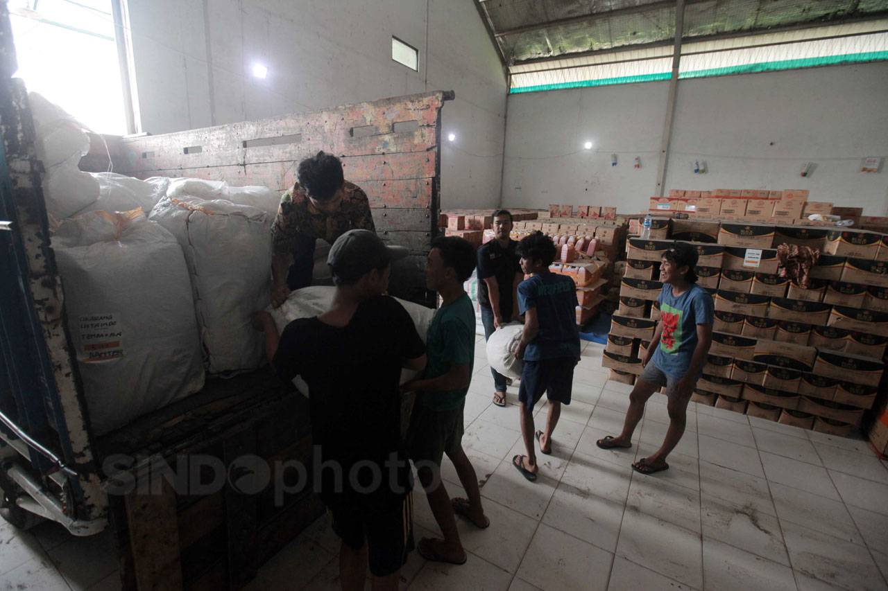 ACT Kirim 20 Truk Sembako...